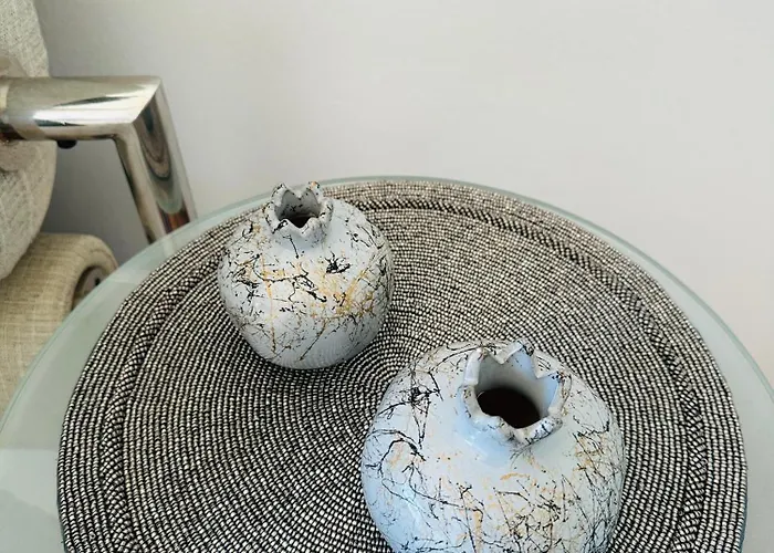 Strelitzia Lägenhet Lachi