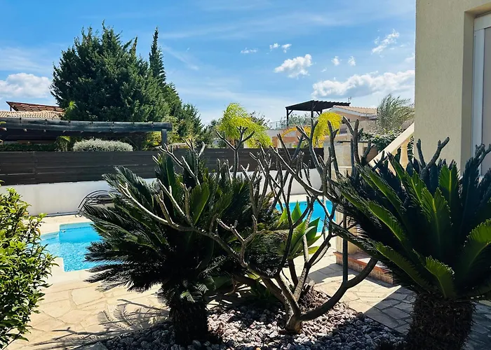 Strelitzia Lägenhet Lachi