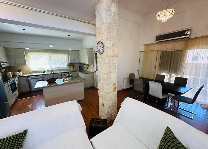 Strelitzia Lägenhet