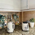 Strelitzia Apartment Lachi
