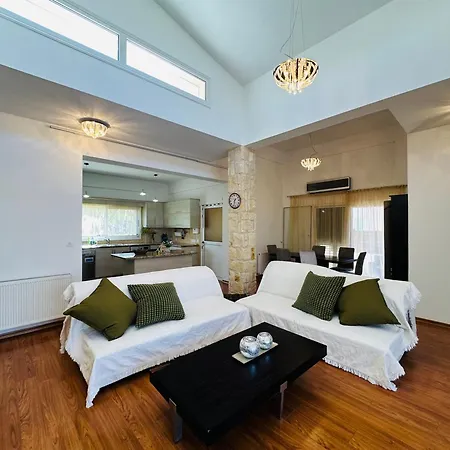 Strelitzia Apartment